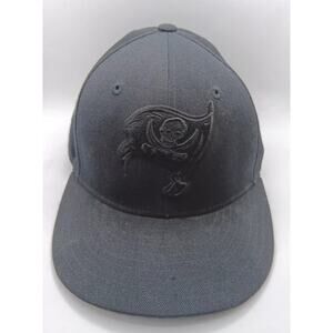 TAMPA BAY BUCCANEERS Football REEBOK Black Size 7 1/4 Hat NEW Cap NFL